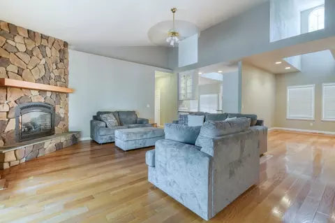Living - 20920 Christopher Cir, Sonora, CA 95370 photo 4 of 5