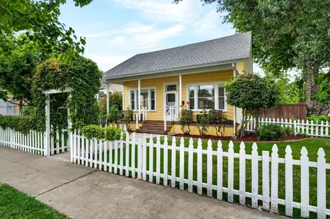923 3rd St, Davis, CA 95616