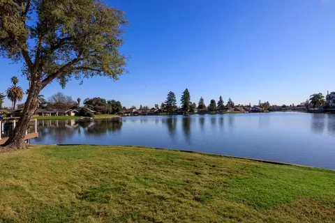 3722 W Benjamin Holt Dr #16, Stockton, CA 95219