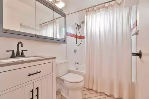 Bath - 8384 Old Ranch Rd, Orangevale, CA 95662 photo 3 of 4