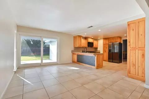 Living - 8384 Old Ranch Rd, Orangevale, CA 95662 photo 5 of 8