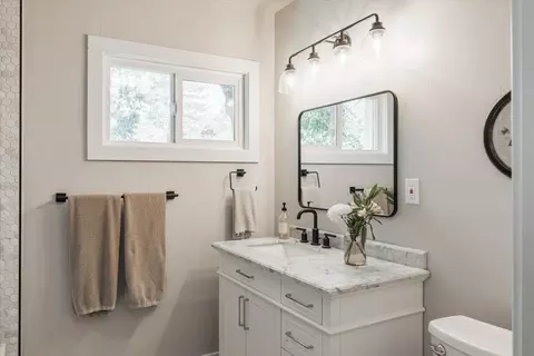 Bath - 4963 Del Haven Rd, Placerville, CA 95667 photo 1 of 5