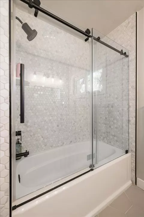 Bath - 4963 Del Haven Rd, Placerville, CA 95667 photo 2 of 5