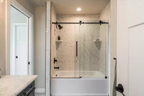 Bath - 4963 Del Haven Rd, Placerville, CA 95667 photo 4 of 5
