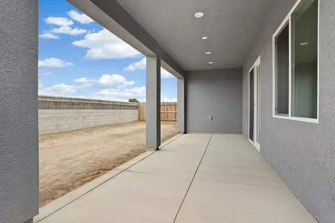 Exterior - 484 Vinal Dr, Manteca, CA 95337 photo 4 of 7