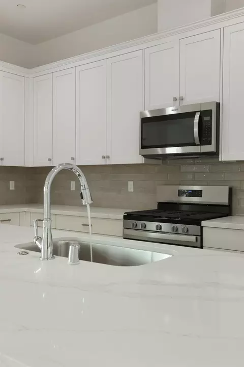 Kitchen - 484 Vinal Dr, Manteca, CA 95337 photo 5 of 7