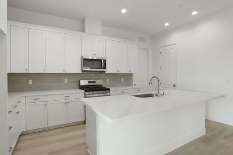 Kitchen - 484 Vinal Dr, Manteca, CA 95337 photo 6 of 7