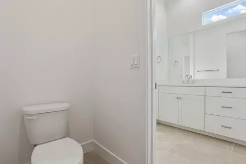 Bath - 484 Vinal Dr, Manteca, CA 95337 photo 5 of 9