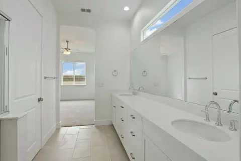 Bath - 484 Vinal Dr, Manteca, CA 95337 photo 3 of 9