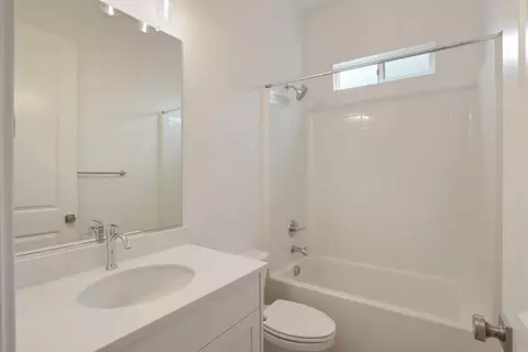 Bath - 484 Vinal Dr, Manteca, CA 95337 photo 7 of 9