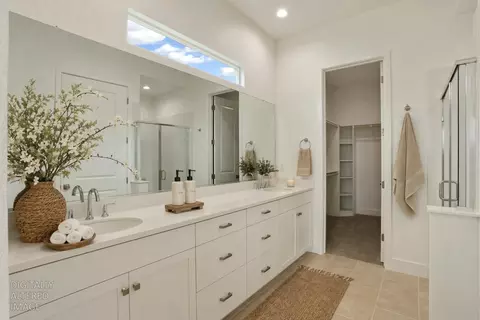 Bath - 484 Vinal Dr, Manteca, CA 95337 photo 1 of 9