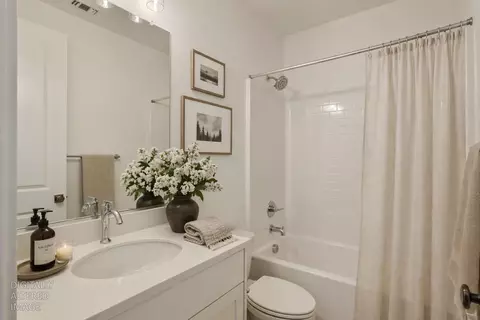 Bath - 484 Vinal Dr, Manteca, CA 95337 photo 8 of 9