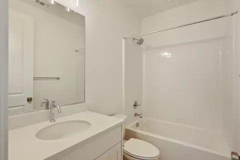 Bath - 484 Vinal Dr, Manteca, CA 95337 photo 9 of 9