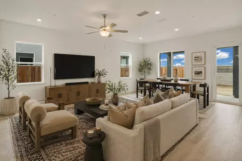 484 Vinal Dr, Manteca, CA 95337