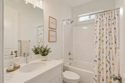 Bath - 484 Vinal Dr, Manteca, CA 95337 photo 6 of 9