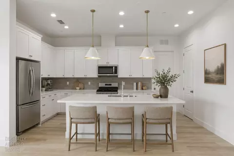 Kitchen - 484 Vinal Dr, Manteca, CA 95337 photo 2 of 7