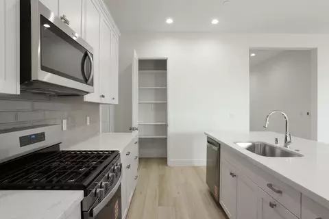 Kitchen - 484 Vinal Dr, Manteca, CA 95337 photo 7 of 7