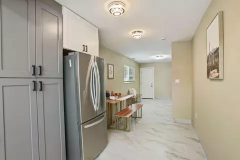 Entry Way - 1437 Chester Dr, Tracy, CA 95376 photo 3 of 5