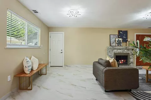 Entry Way - 1437 Chester Dr, Tracy, CA 95376 photo 1 of 5
