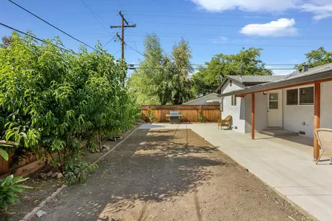 Exterior - 1437 Chester Dr, Tracy, CA 95376 photo 6 of 12