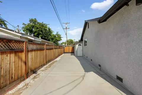 Exterior - 1437 Chester Dr, Tracy, CA 95376 photo 10 of 12