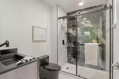 Bath - 1437 Chester Dr, Tracy, CA 95376 photo 3 of 6