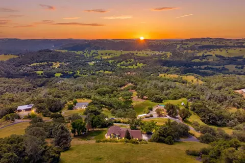 8950 W Butte Mountain Ln, Jackson, CA 95642