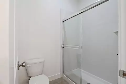 Bath - 450 Vinal Dr, Manteca, CA 95337 photo 5 of 5