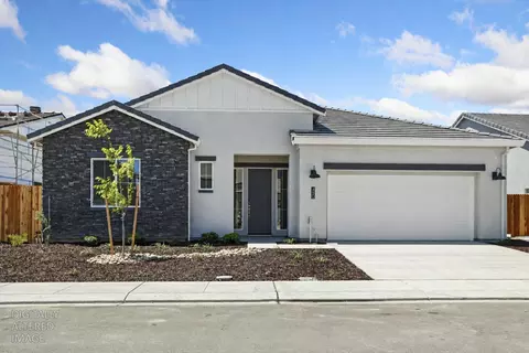 Exterior - 450 Vinal Dr, Manteca, CA 95337 photo 1 of 6