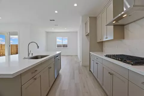 Entry Way - 450 Vinal Dr, Manteca, CA 95337 photo 1 of 4