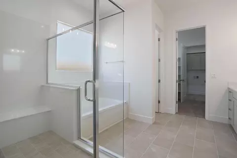 Bath - 450 Vinal Dr, Manteca, CA 95337 photo 1 of 5