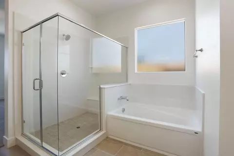 Bath - 450 Vinal Dr, Manteca, CA 95337 photo 2 of 5