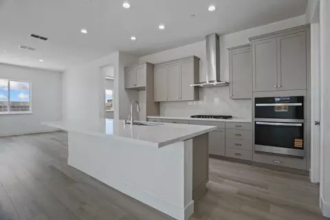 Kitchen - 450 Vinal Dr, Manteca, CA 95337 photo 2 of 5