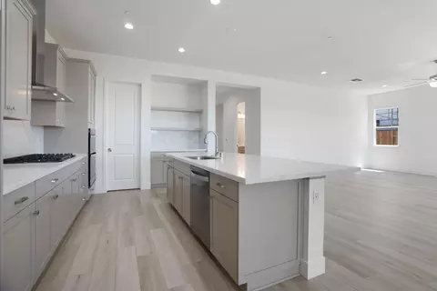 Kitchen - 450 Vinal Dr, Manteca, CA 95337 photo 5 of 5