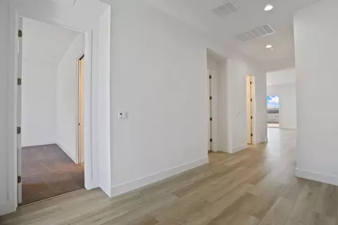 Entry Way - 450 Vinal Dr, Manteca, CA 95337 photo 4 of 4