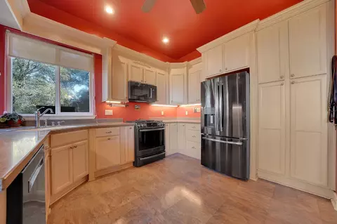 Kitchen - 125 Raylan Dr, Sutter Creek, CA 95685 photo 2 of 3