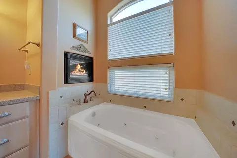 Bath - 125 Raylan Dr, Sutter Creek, CA 95685 photo 2 of 6