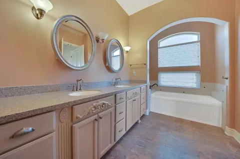 Bath - 125 Raylan Dr, Sutter Creek, CA 95685 photo 1 of 6