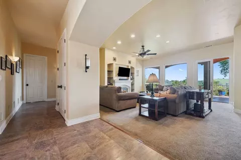 Entry Way - 125 Raylan Dr, Sutter Creek, CA 95685 photo 2 of 4