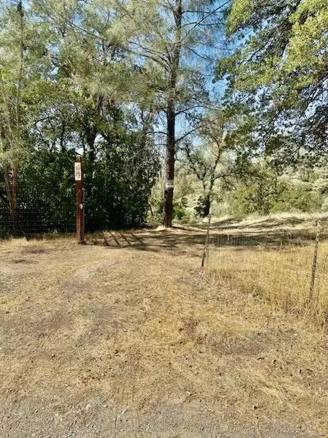 6883 Navajo Pt, Corning, CA 96021