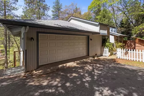 10450 Alta Sierra Dr, Grass Valley, CA 95949