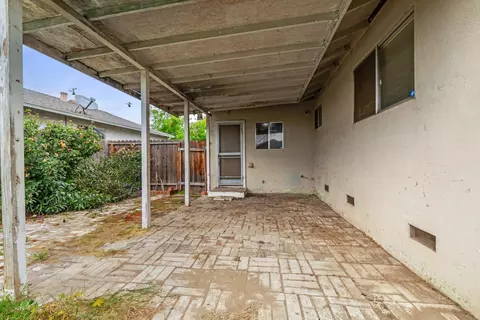 Exterior - 2817 5th St, Hughson, CA 95326 photo 5 of 8