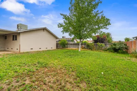 Exterior - 2817 5th St, Hughson, CA 95326 photo 7 of 8