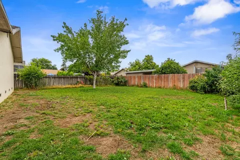 Exterior - 2817 5th St, Hughson, CA 95326 photo 6 of 8