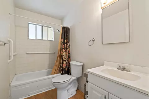 Bath - 2817 5th St, Hughson, CA 95326 photo 1 of 1