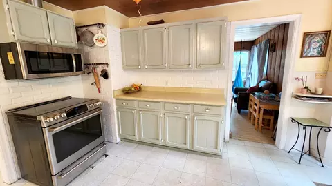 Kitchen - 894 Hillcrest St, Placerville, CA 95667 photo 3 of 4