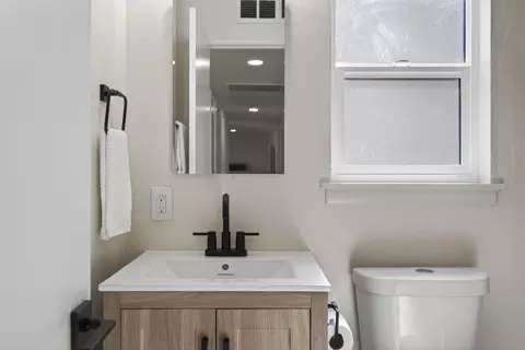 Bath - 4709 Donnie Lyn Way, Carmichael, CA 95608 photo 2 of 2