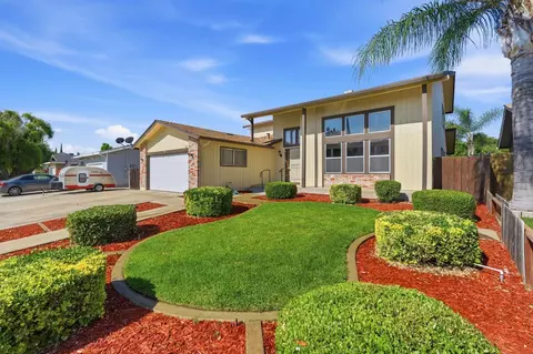 Exterior - 625 Bounty Pl, Manteca, CA 95337 photo 3 of 10