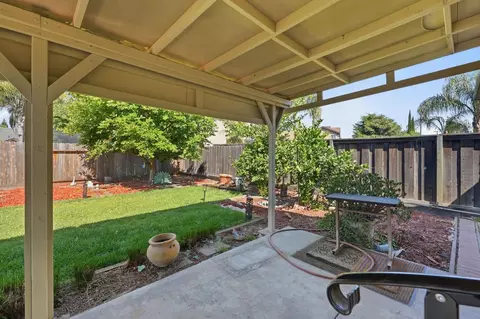 Exterior - 625 Bounty Pl, Manteca, CA 95337 photo 6 of 10