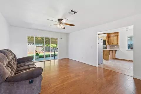 Living - 625 Bounty Pl, Manteca, CA 95337 photo 7 of 11